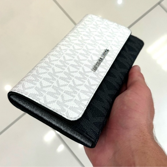 Michael Kors Jet Set Large Signature Logo TriFold
Wallet Optic White Multi - Picture 2 of 6